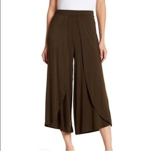 Good Luck Gem tulip hem culottes New with tags